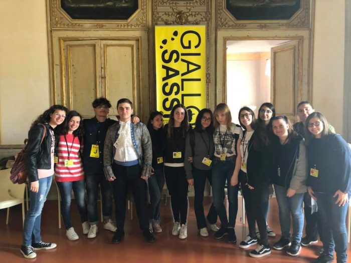 Foto ricordo di una squadra di scuola superiore con il Duca Malvezzi