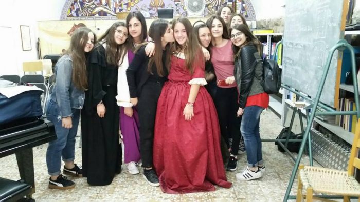 Il team di una delle giornate di gioco per le scuole medie, in una foto ricordo