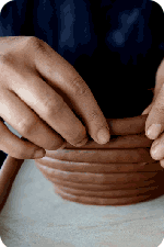 Tecnica di lavorazione dell'argilla del colombino